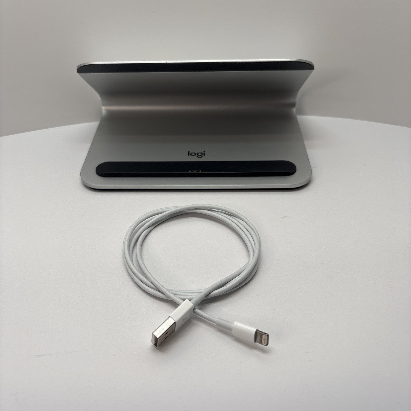 Logitech Base Charging Stand Logi U-D0010 For iPad w/ Smart Connector + Wire