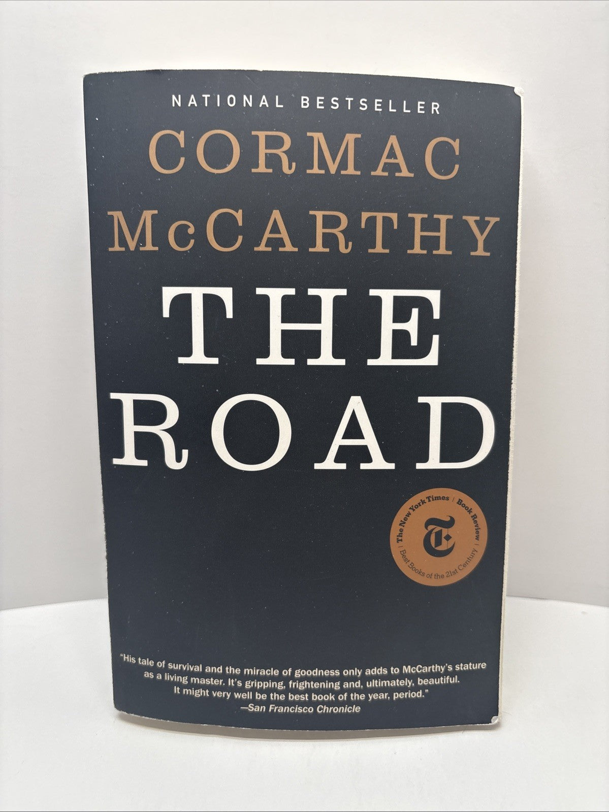The Road : Pulitzer Prize Winner by Cormac McCarthy (2006, Trade Paperback)